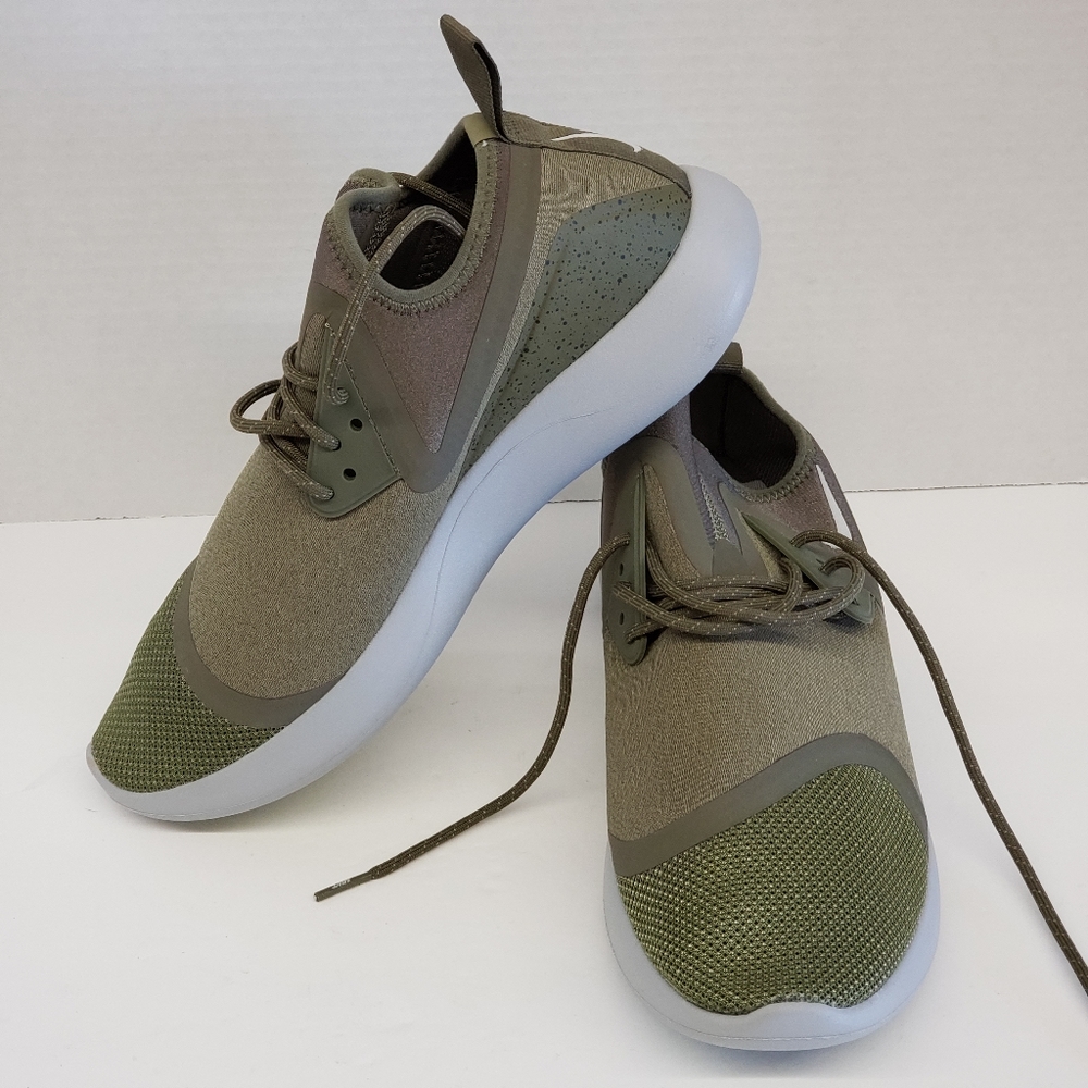 Men Nike Shoes - Picture 2 of 4